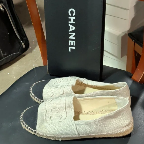 RARE Sz 42 CHANEL Espadrilles - Cream and Black - Picture 4 of 9
